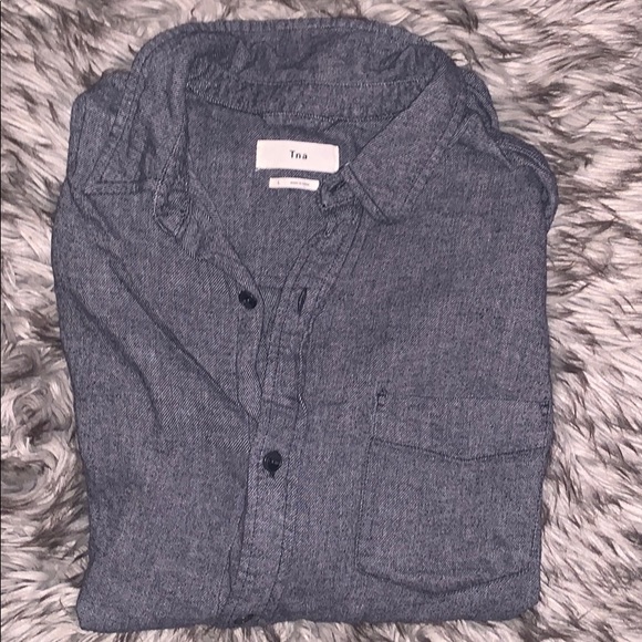Aritzia TNA Button Down - Picture 6 of 6